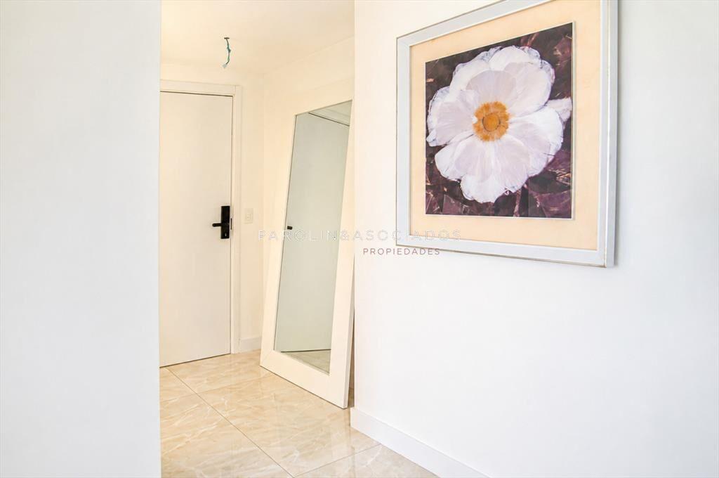 Vende apartamento de 3 dormitorios en Punta del