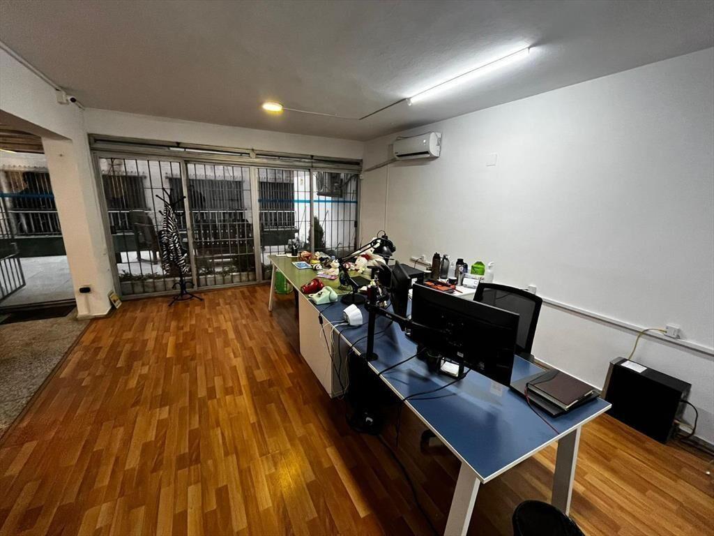 Ciudadela esq Parana, piso entero + patio, 200 m2, excelent