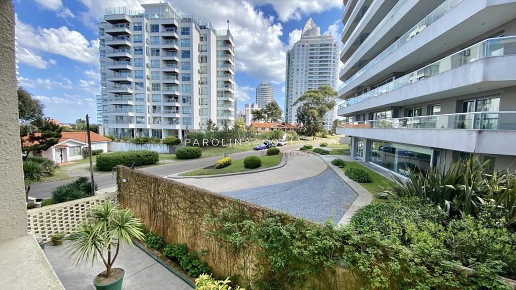 Apartamento en venta a una cuadra del Mar y con Parrillero