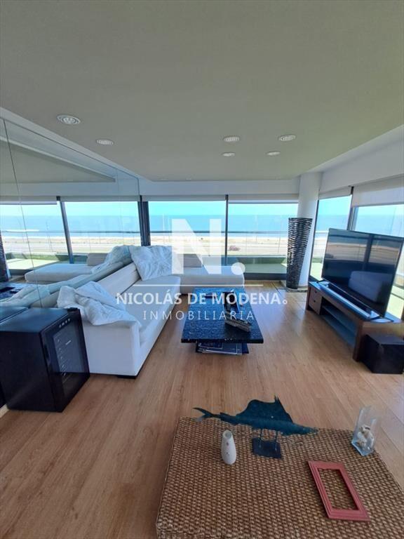 Espectacular PentHouse de primer linea frente al