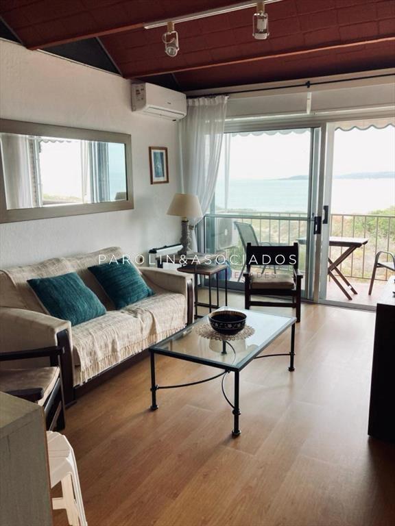 Apartamento En Venta Frente Al Mar, Punta Del Este.