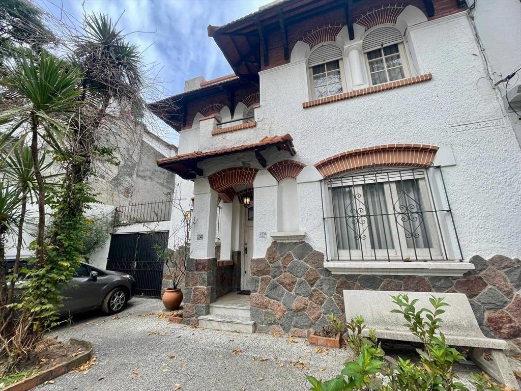 Venta de Casa con 4 dormitorios y doble garaje en Pocitos