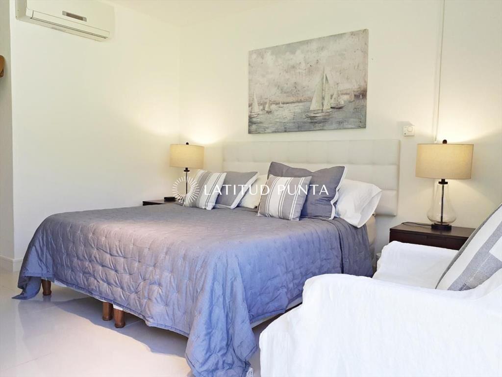 Apartamento dúplex en Rincón del Indio, 2 más