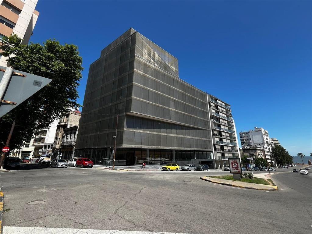 Ciudadela esq Soriano, 135 m2, gge x2, vista al mar!!