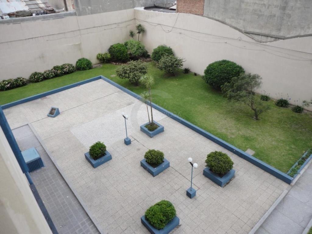 CASATROJA VENTA APTO 2 DORMITORIOS BARRIO SUR A METROS DE