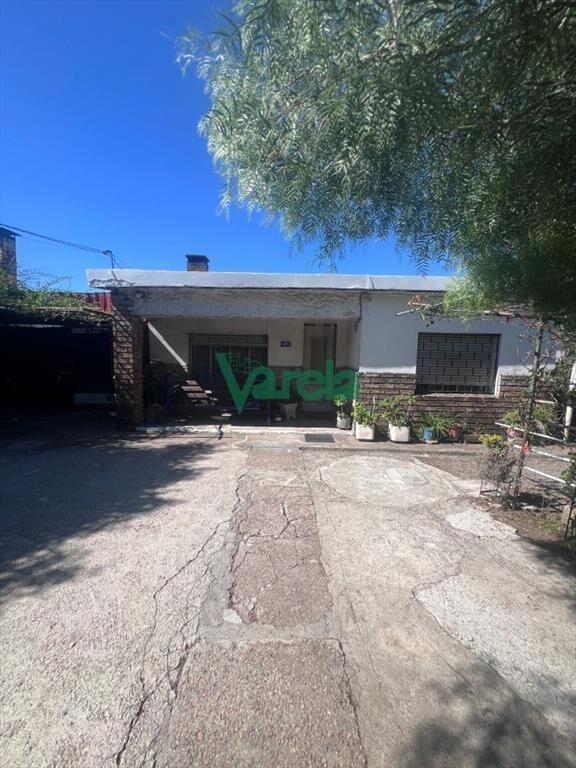 Venta Casa Con Terreno y 2 Apartamentos Colon