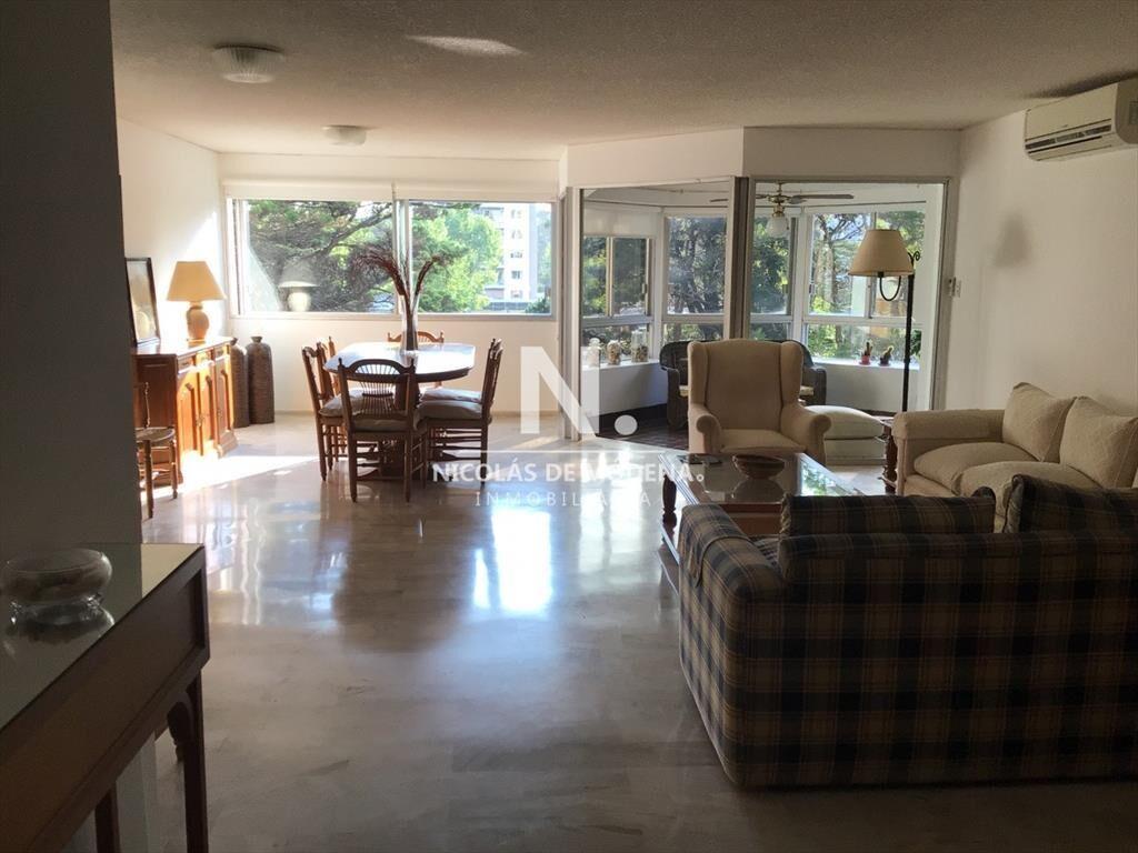 Apartamento en Venta - Piso alto - Punta del Este