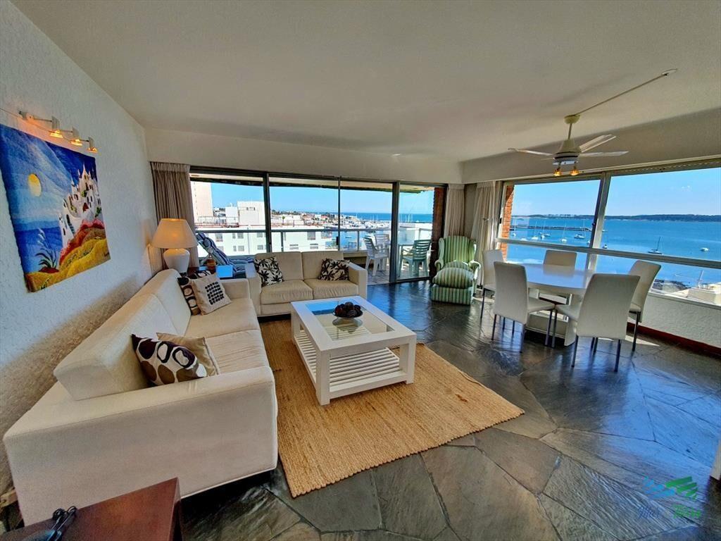 Apartamento amplio, luminoso con excelentes al ,