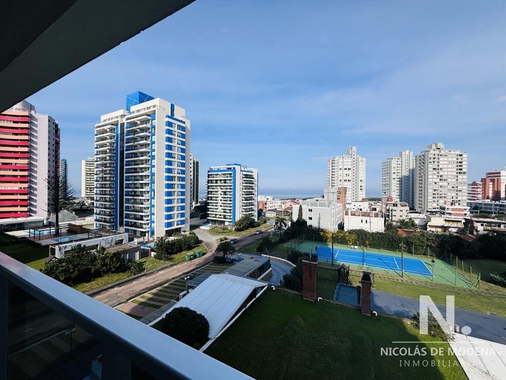 Apartamento de 1 dormitorio y medio en venta. Punta del Est