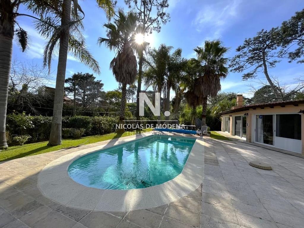 Elegante casa ubicada en  Lugano, Punta del Este