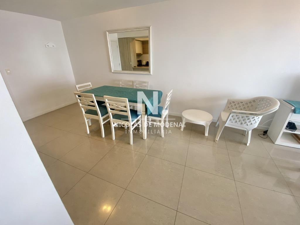 Vende apartamento de 2 dormitorios, con vista al