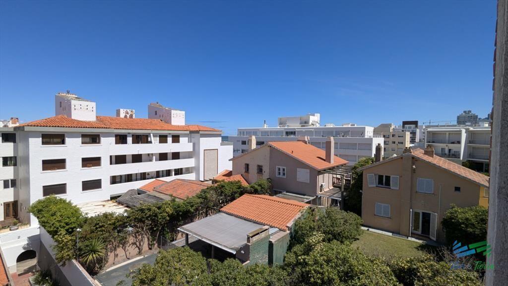 Venta apartamento un dormitorio con cochera en la