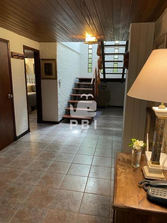 Venta de  casa 4 dormitorios+ servicio  - Ref :