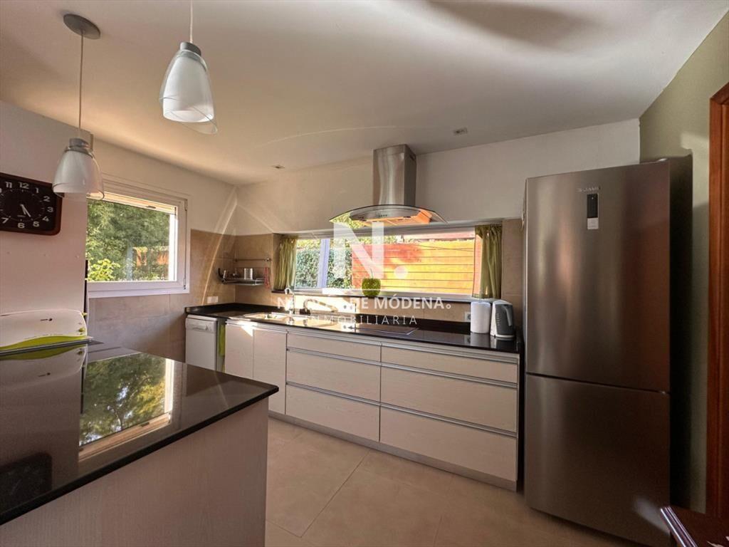 En venta chalet de 3 dormitorios con pergola, en