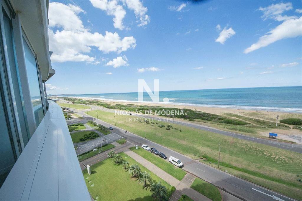 Esplendido departamento en venta frente al mar,