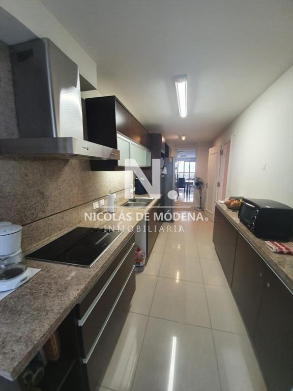 Departamento en venta en torre de categoría,