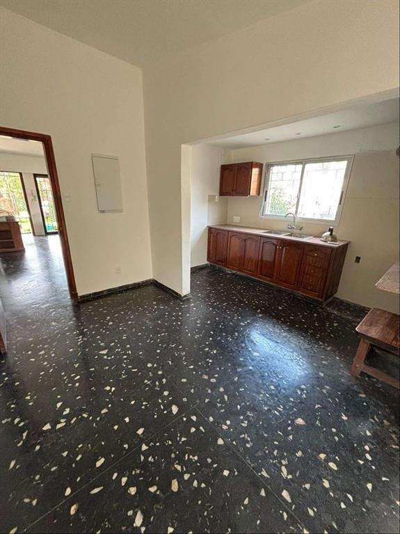 ALQUILER DE CASA EN CARRASCO NORTE 4 DORMITORIOS PRÓXIMO AL