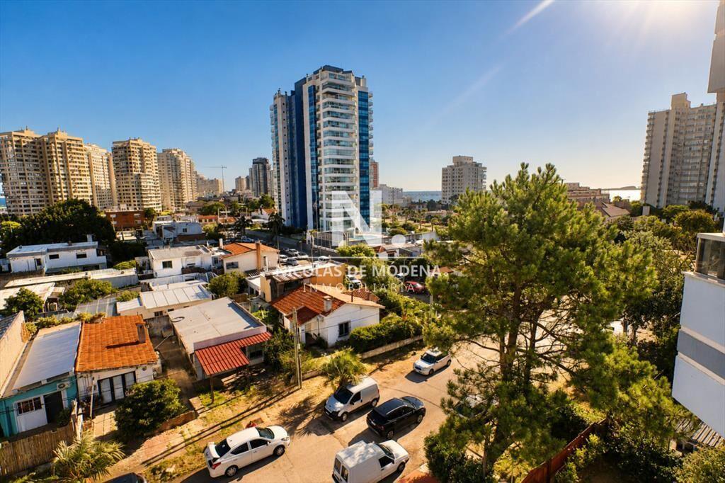 Vende apartamento de 2 dormitorios en Punta del