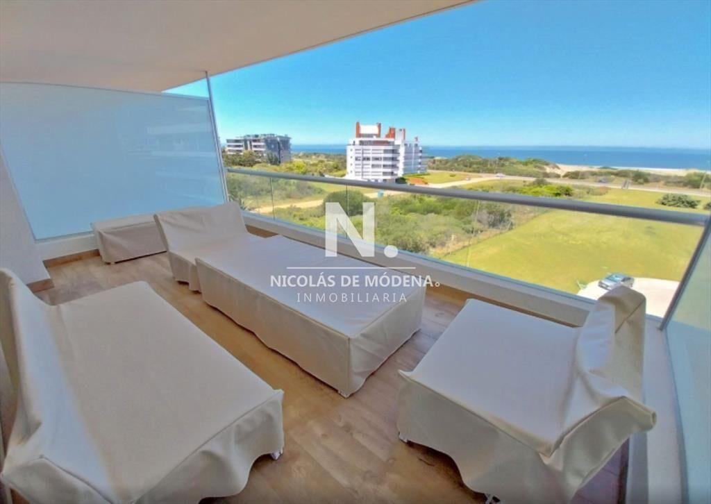 En venta exclusivo apartamento en Playa Brava, al