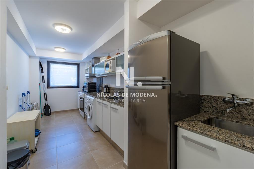 Vende departamento de 2 dormitorios en suites, en