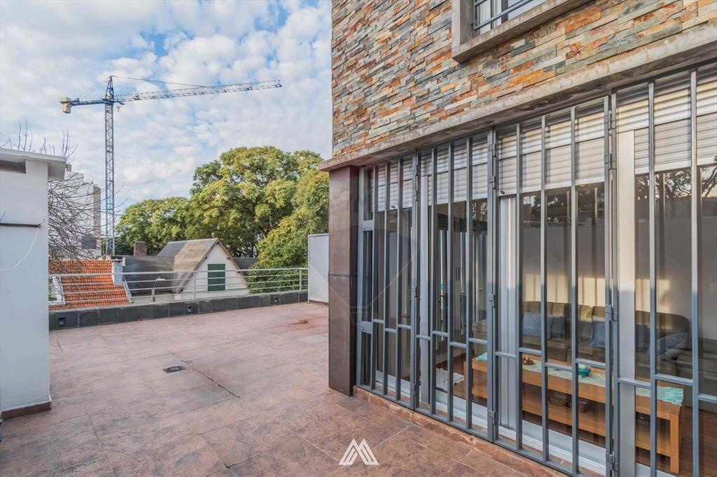 VENTA POCITOS APTO 2 DORM TERRAZA + GJE AMUEBLADO