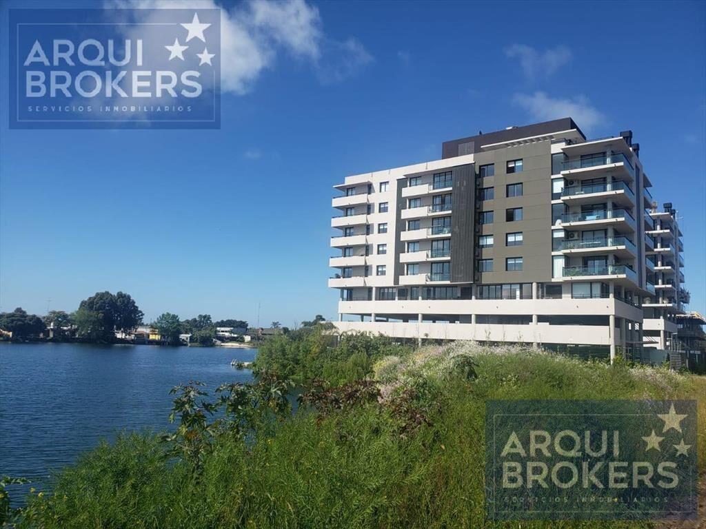 Apartamento de dos dormitorios en venta en Parque Carrasco