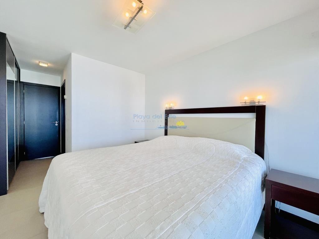 Apartamento de 2 Dormitorios, Vista al Mar y Parrillero en
