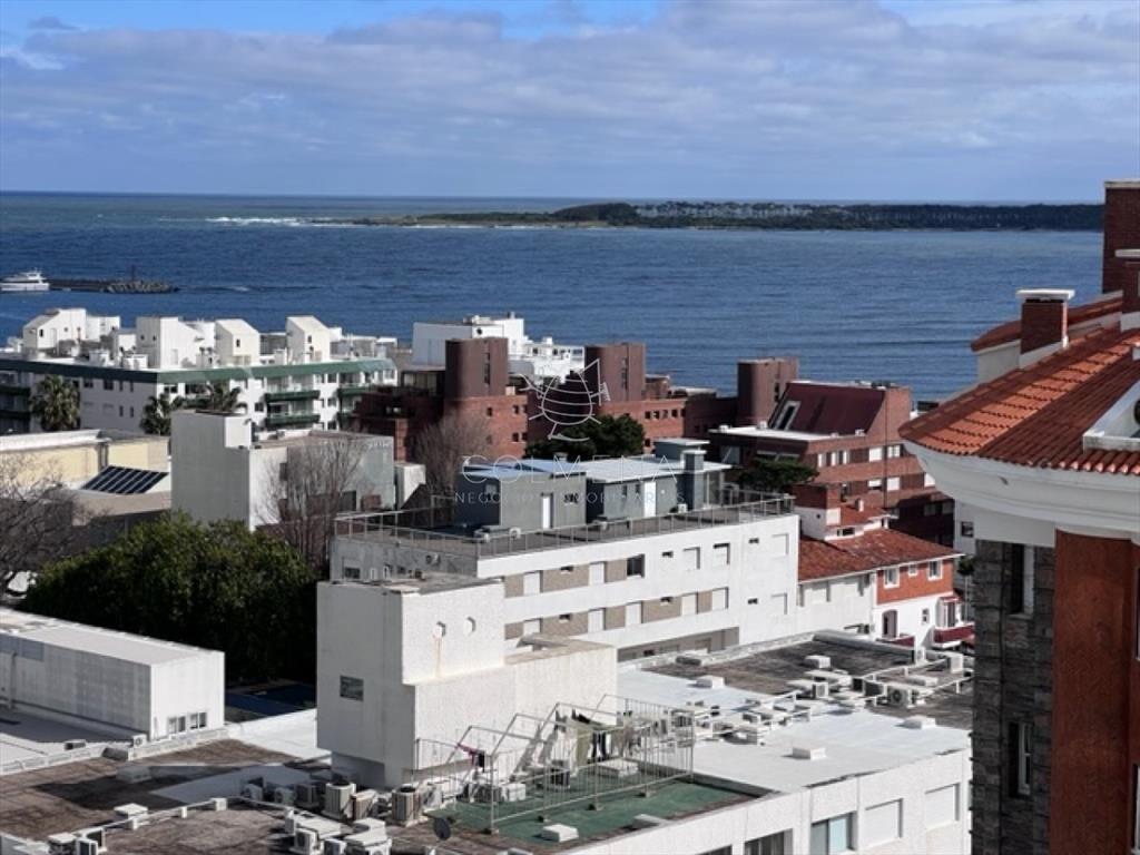 Apartamento en Peninsula a 1 cuadra playa mansa y