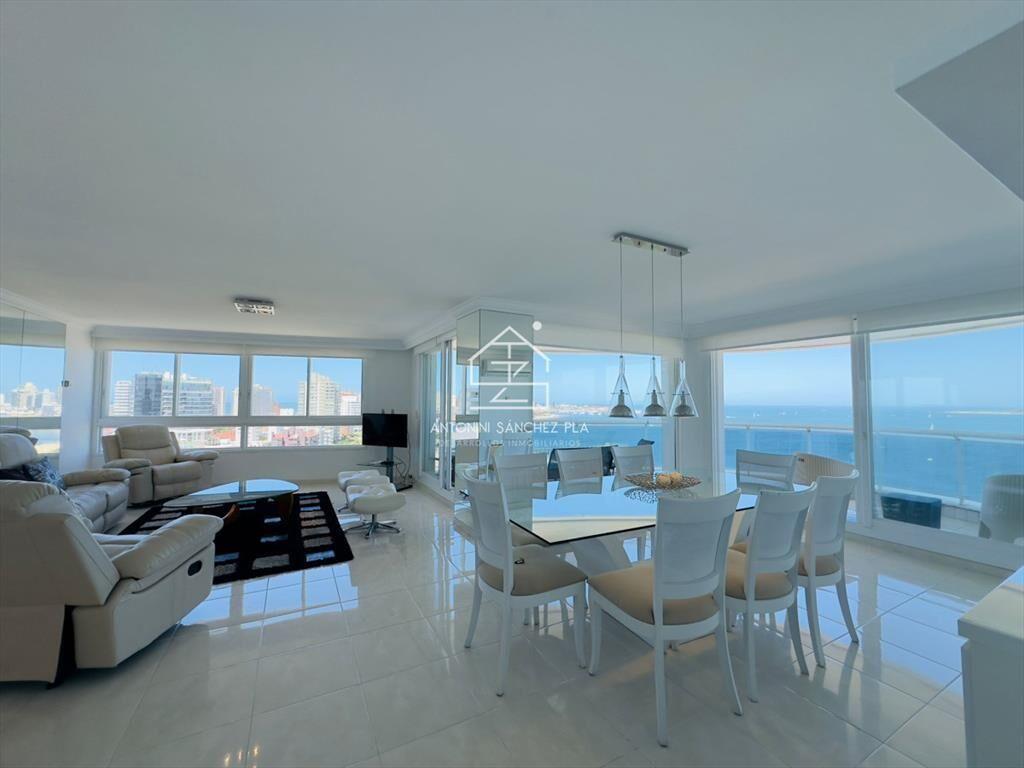 Apto en venta, excelente vista a la playa mansa,