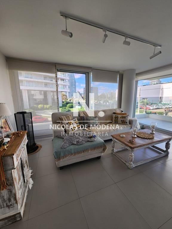 Departamento de 2 dormitorios en venta a metros