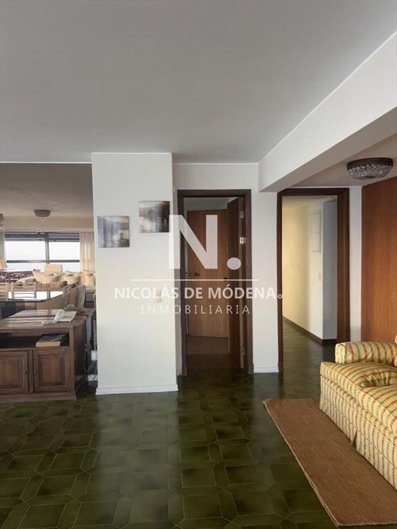 Vende apartamento con vista al mar de 3 en Punta