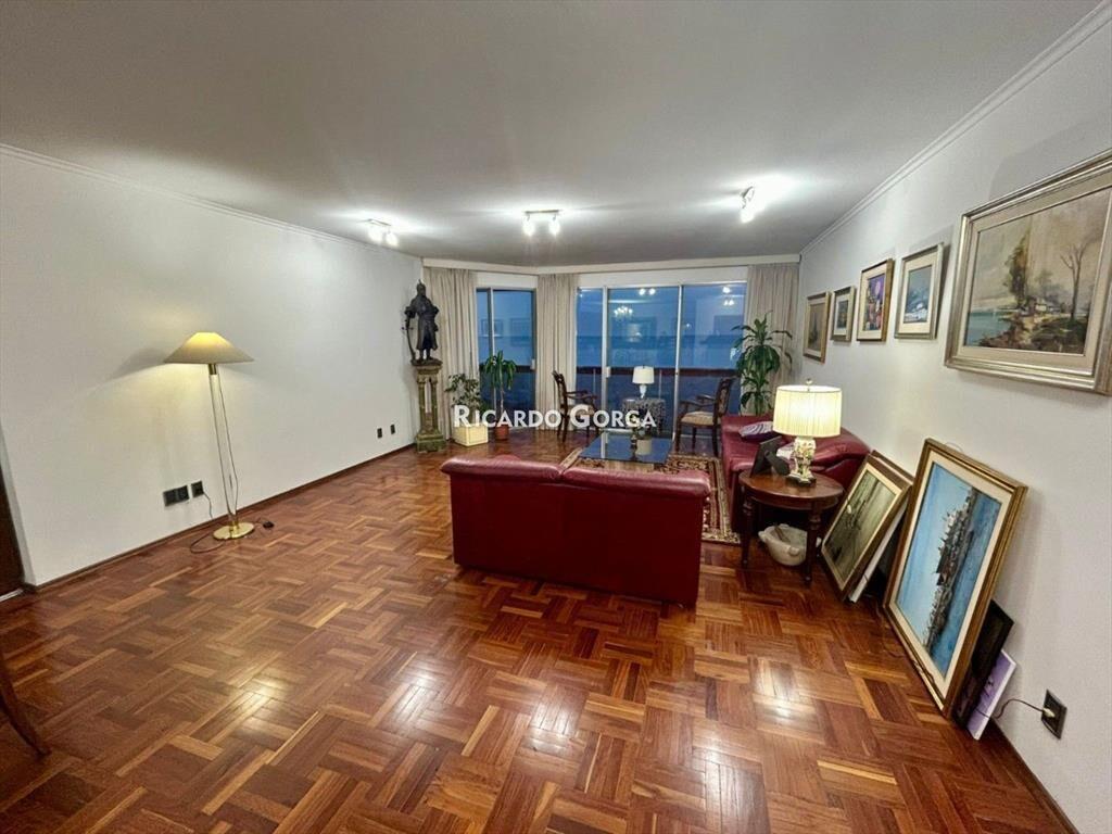 Apartamento en venta de 3 dormitorios y servicio - garaj...
