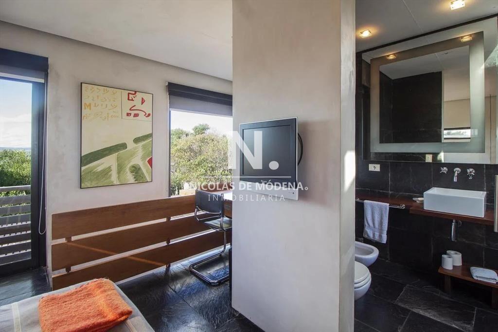 Iluminada y amplia casa en venta El Chorro