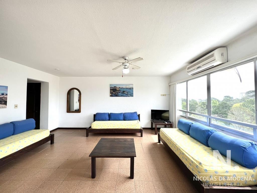 Apartamento de 2 dormitorios en venta Punta del Este. Club