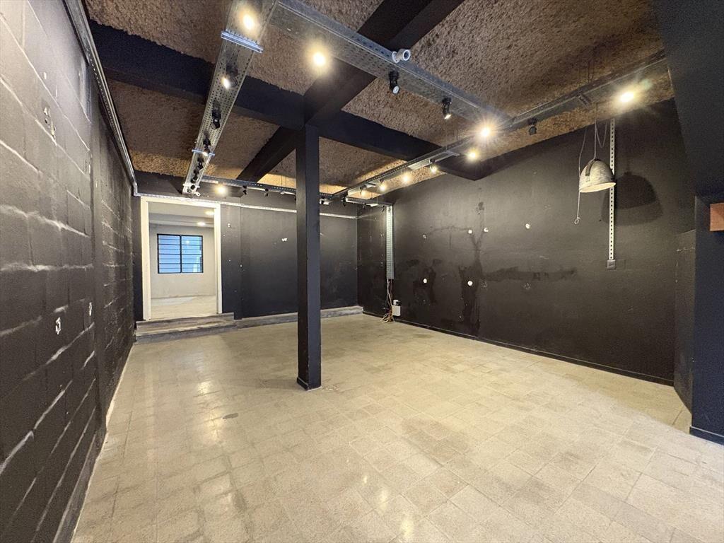 Alquiler - Local Comercial con 100 m2 en Tres Cruces