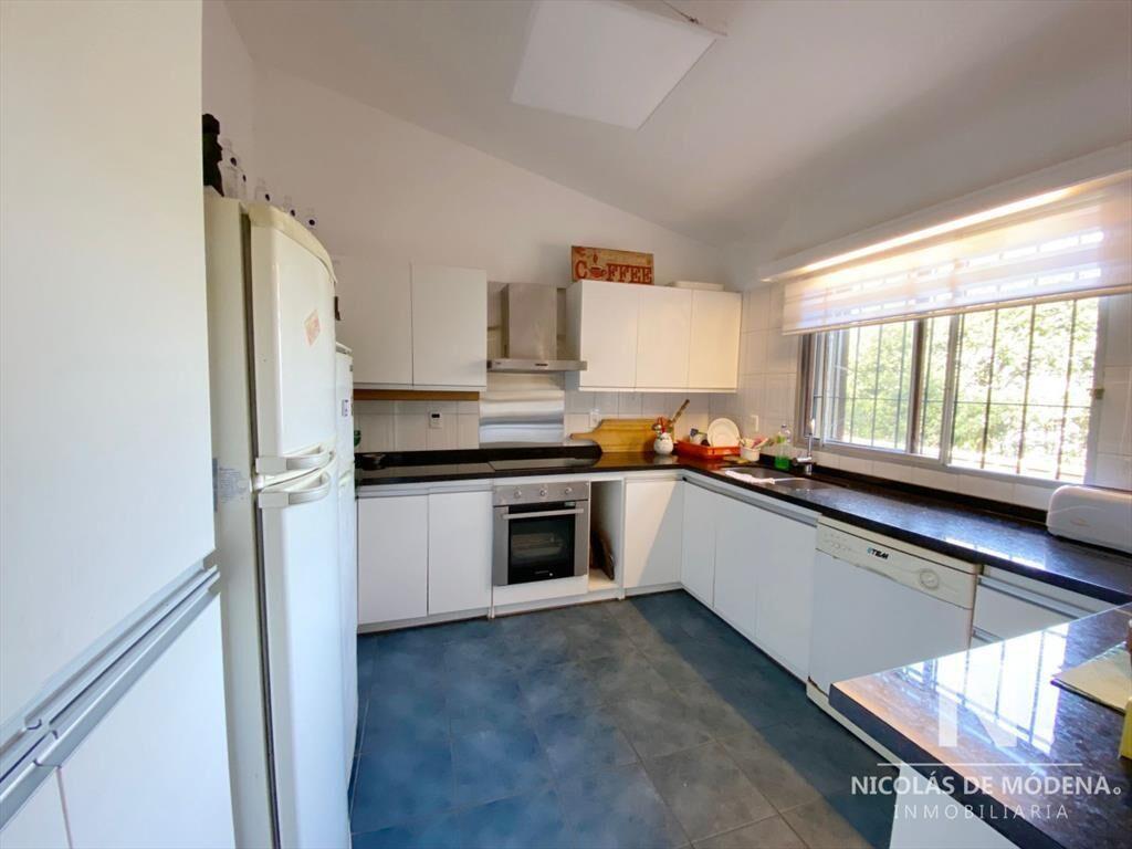 CASA EN VENTA DE 6 DORMITORIOS, PINARES PUNTA DEL ESTE