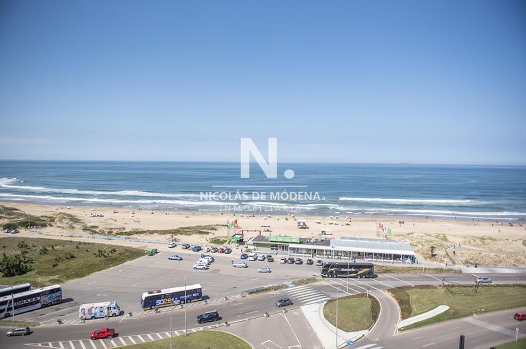 Venta en Imperiale: Espacioso Apartamento de 3 en