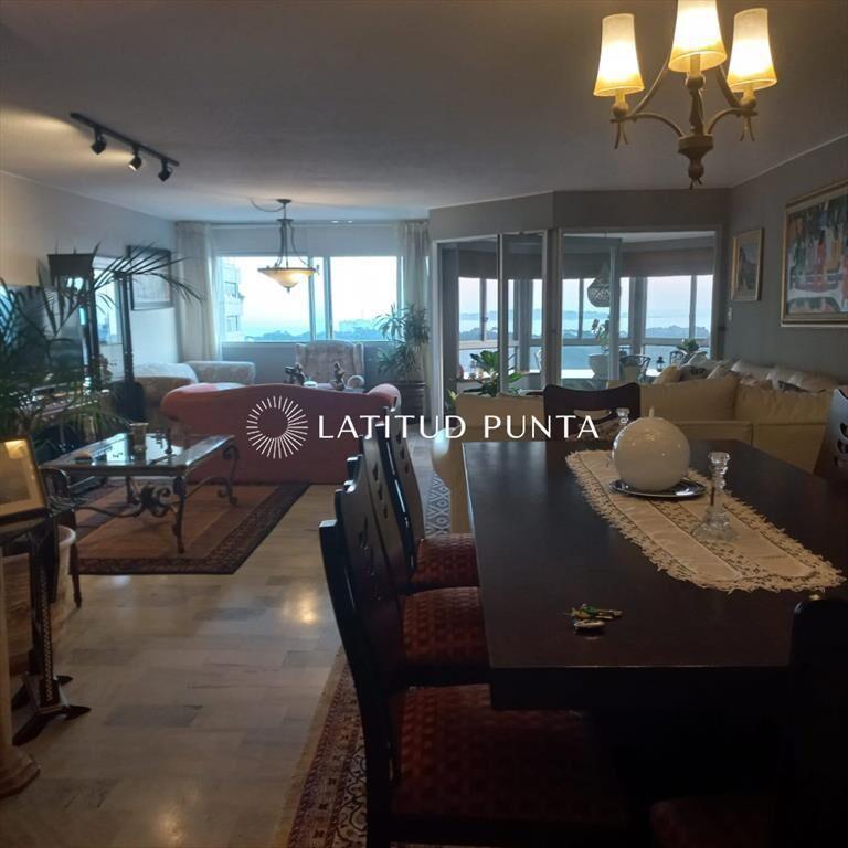 Apartamento en Roosevelt, 3 dormitorios más