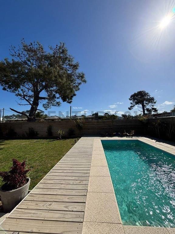 Casa a ESTRENAR DICIEMBRE 2026 c/PISCINA a metros del mar...