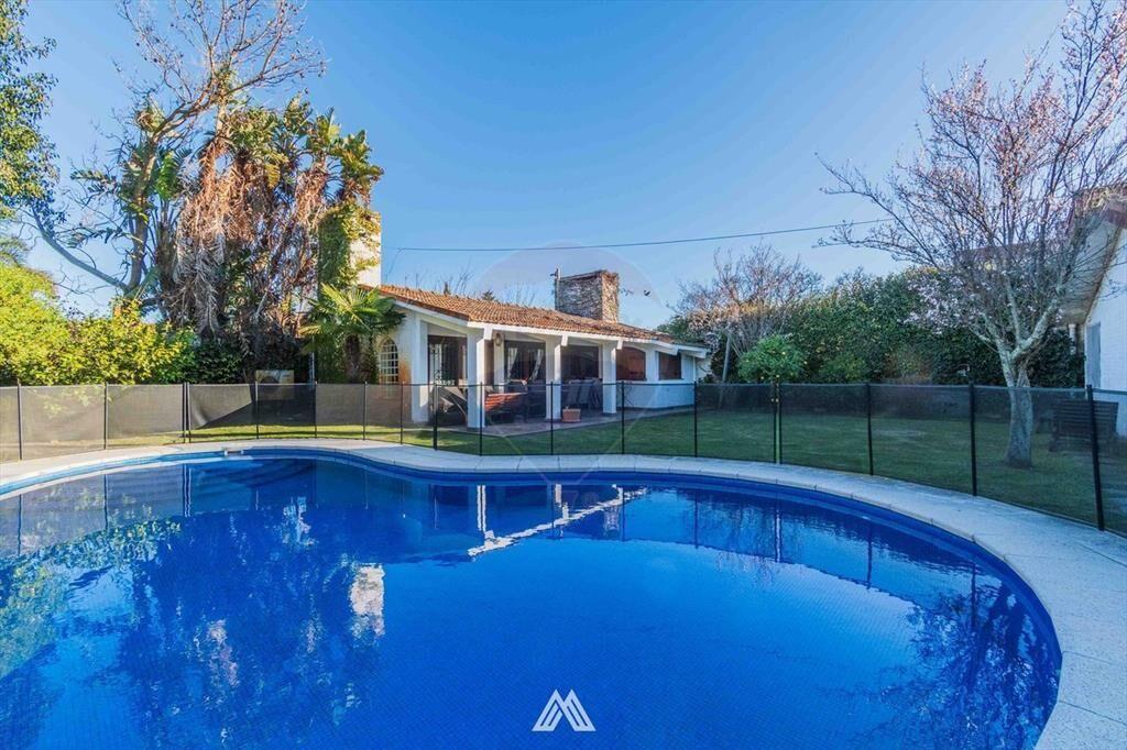 Venta casa Carrasco Sur 5 dormitorios piscina