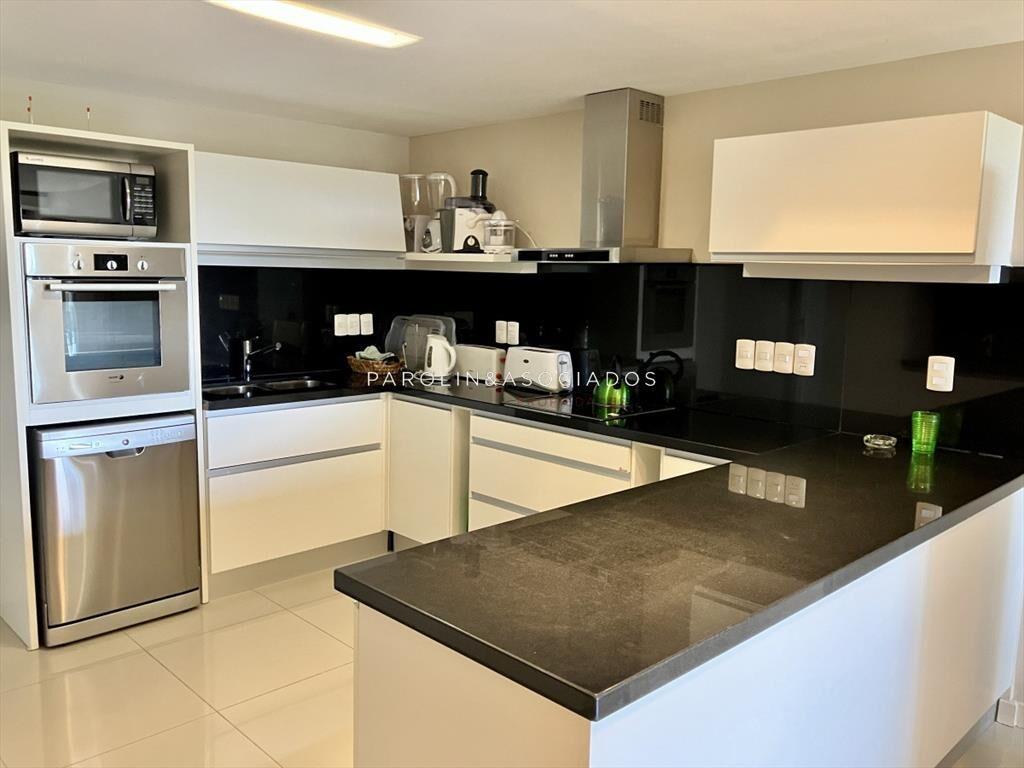 Espectacular apartamento frente a playa Brava en