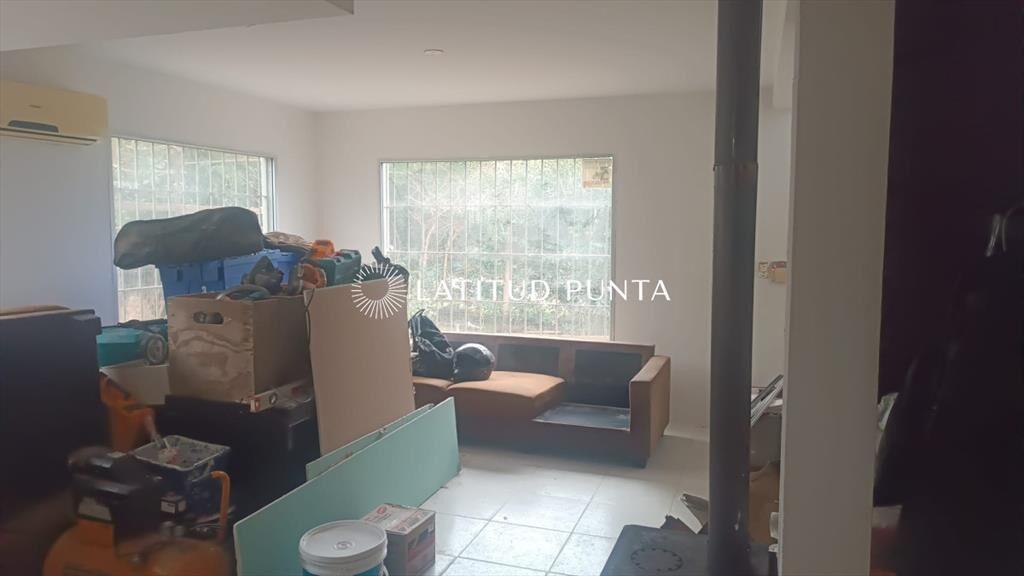 Venta de casa reciclada a 100 metros playa de edificio Dela