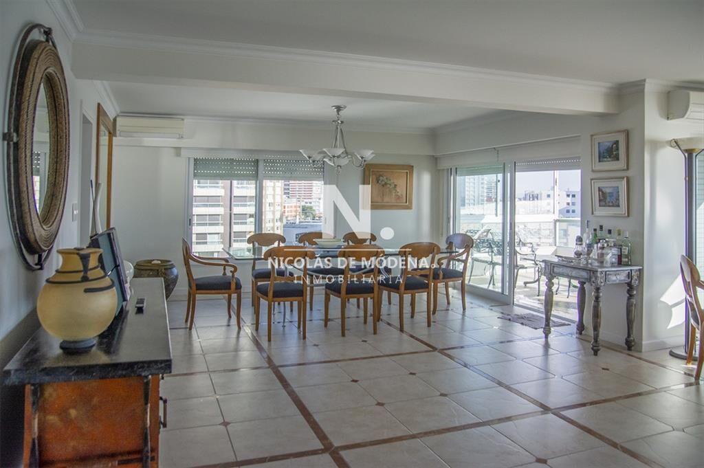 Torre frente al mar, departamento en venta, 3 suites. Punta