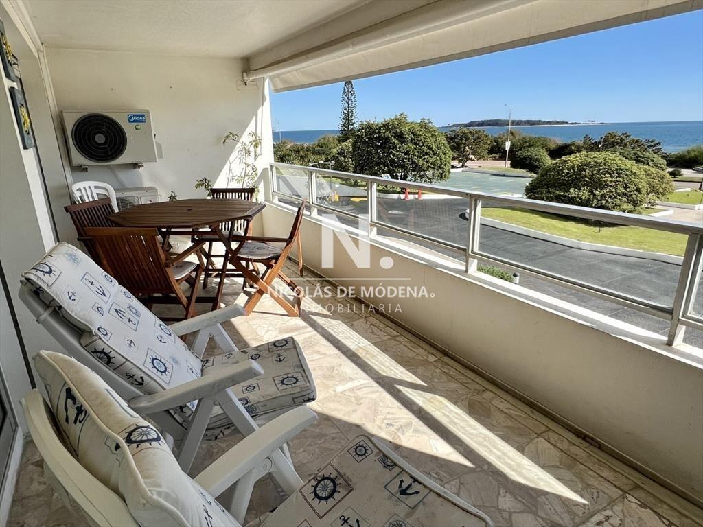 Departamento de 2 dormitorios en venta frente al