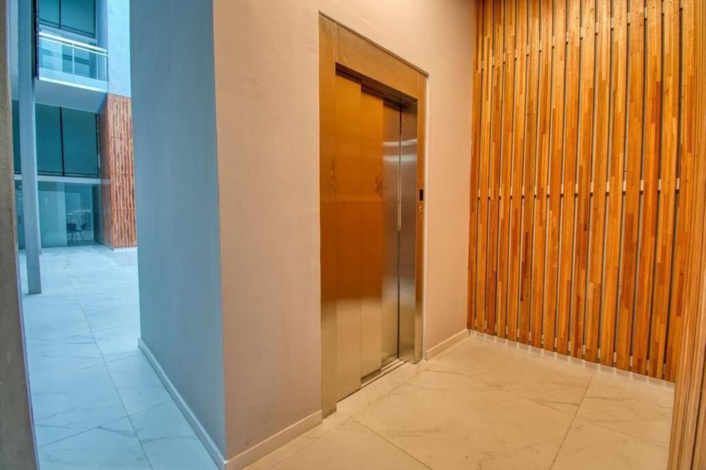 Edificio en venta, 12 apartamentos + local comercial, 1449