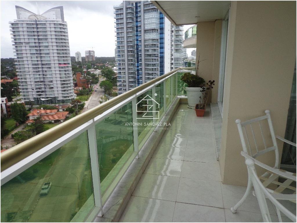 Apartamento en Venta de 3 dormitorios en Punta del este , P