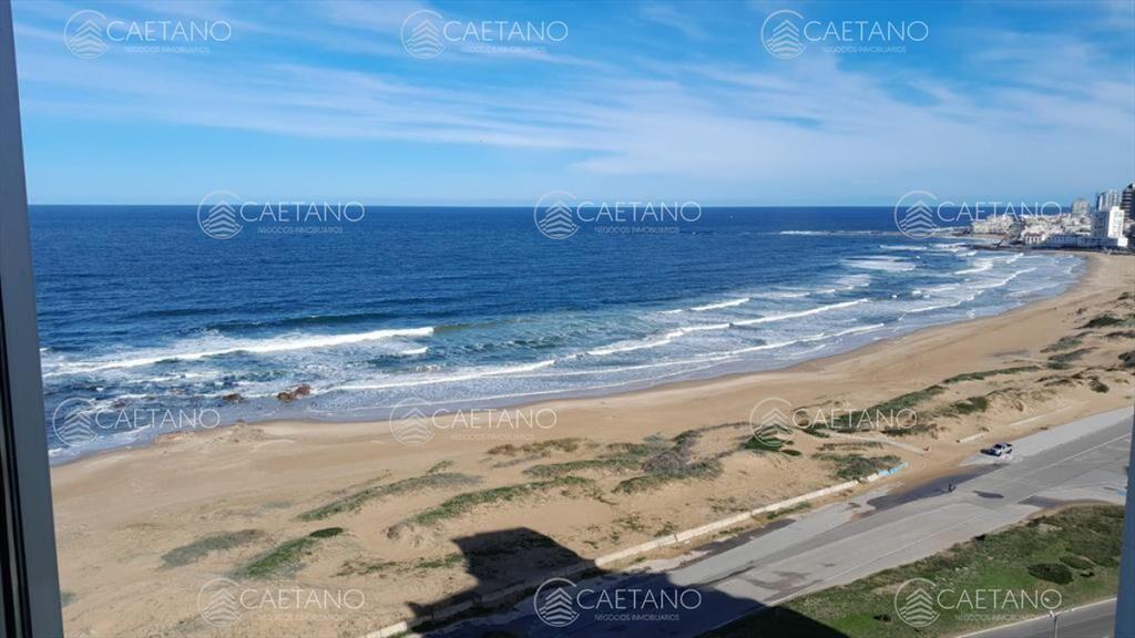 Apartamento de gran dimensiones en torre de