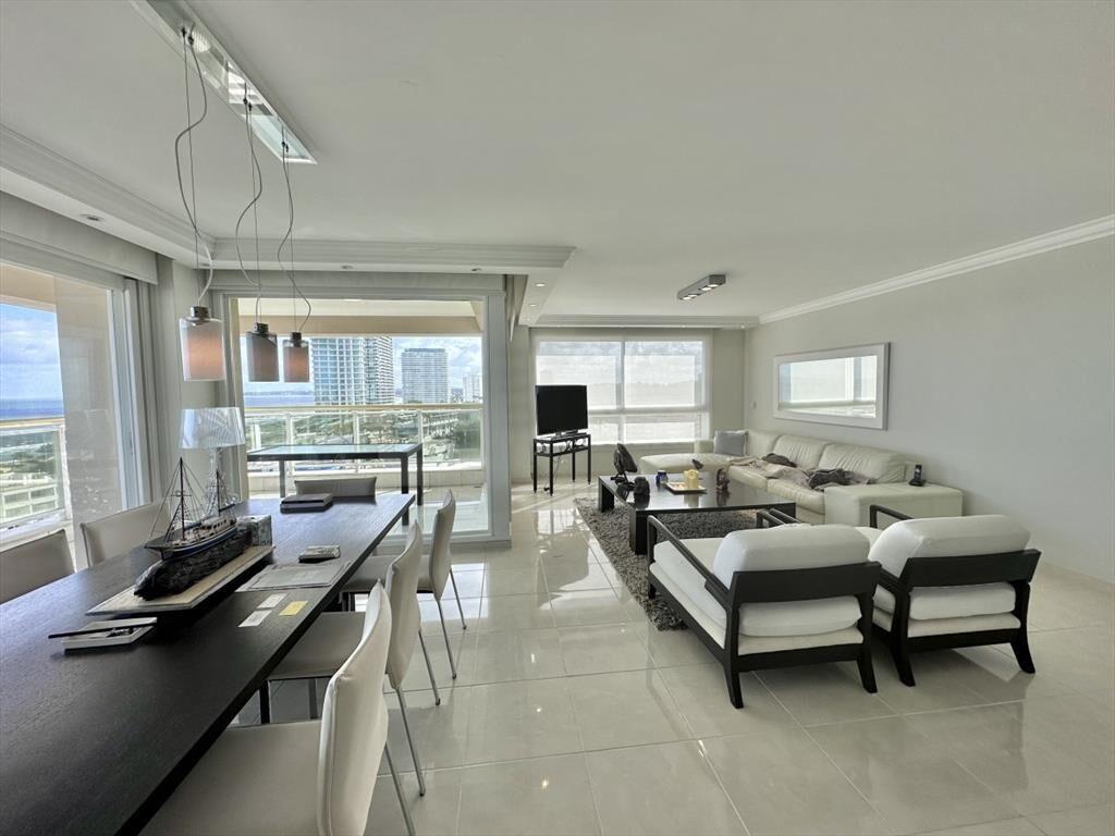 VENTA APARTAMENTO 3 DORMITORIOS EDIFICIO LE