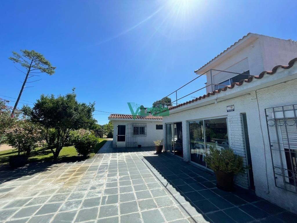 Casa de 6 dormitorios, piscina, en Parque del Sur