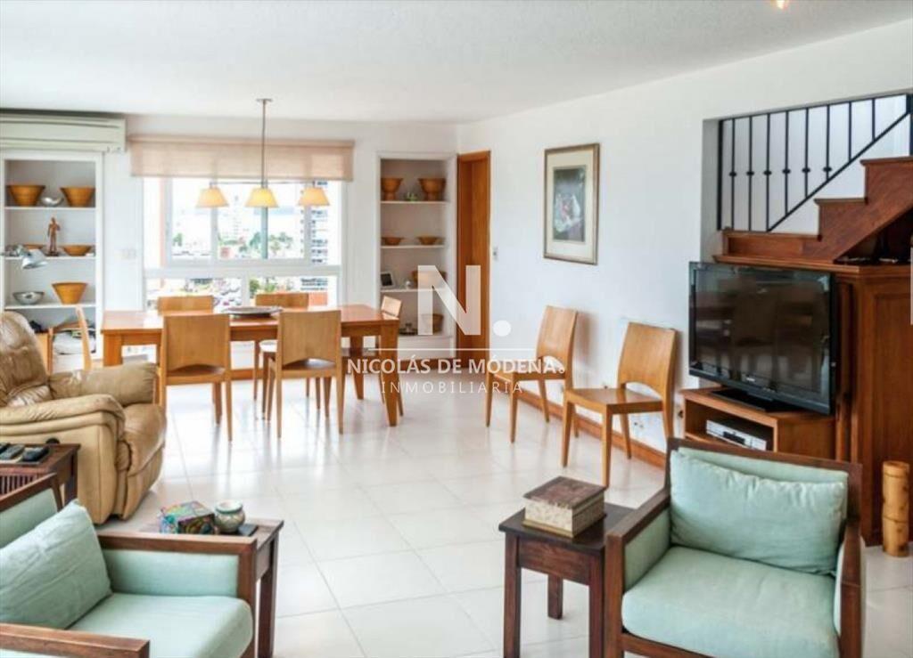 Espectacular penthouse de 4 dormitorios frente al